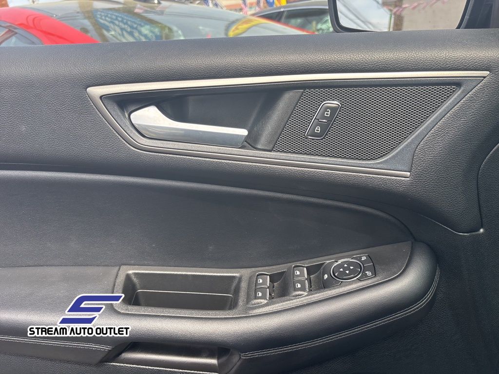 Vehicle image 24 of 36