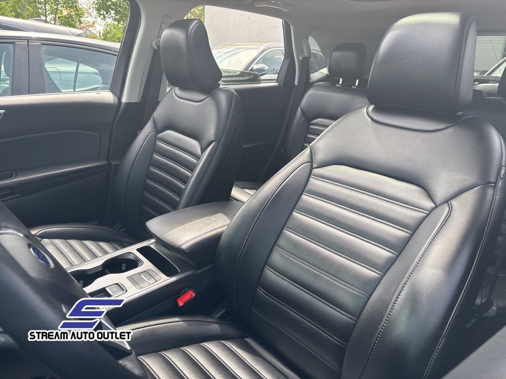 Vehicle image 23 of 36