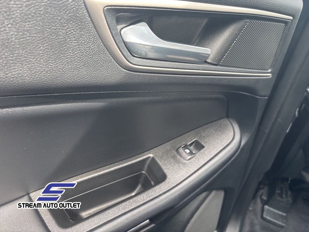 Vehicle image 19 of 36