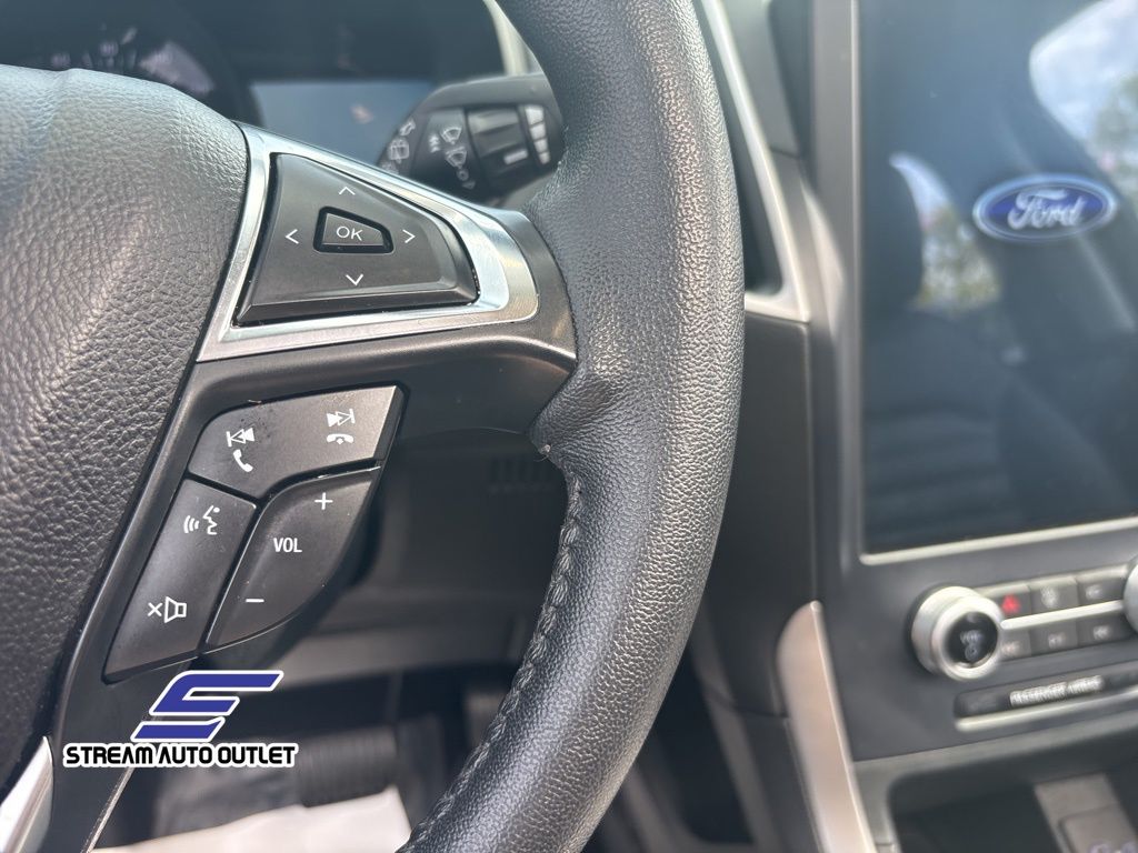 Vehicle image 27 of 36