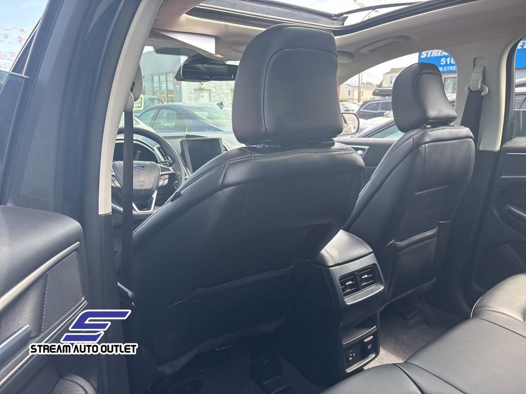 Vehicle image 20 of 36