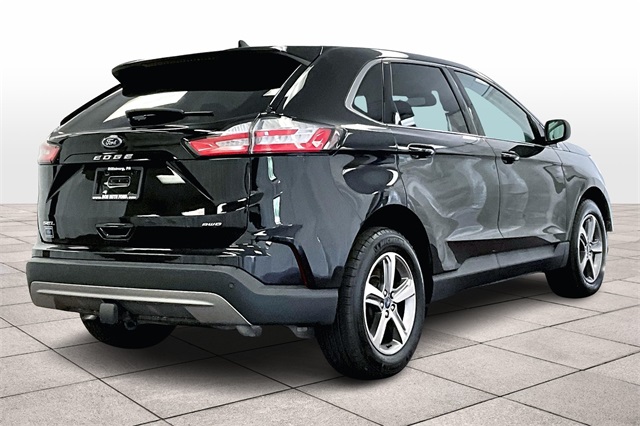 Vehicle image 4 of 32
