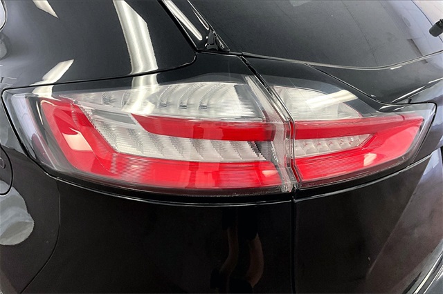 Vehicle image 28 of 32