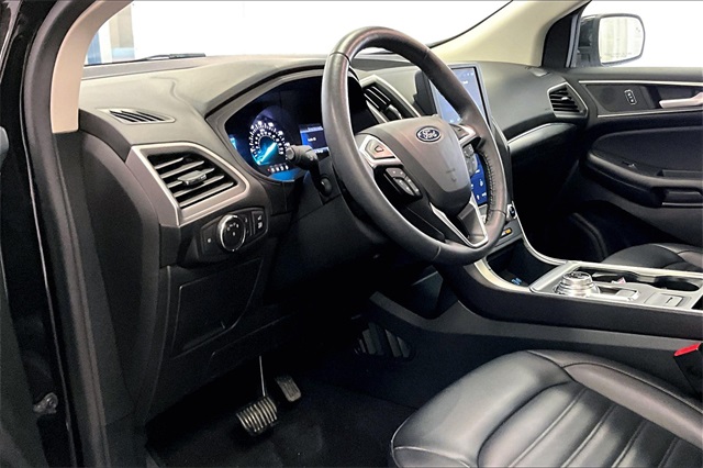 Vehicle image 12 of 32