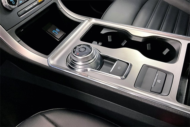 Vehicle image 16 of 32