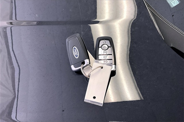 Vehicle image 11 of 32