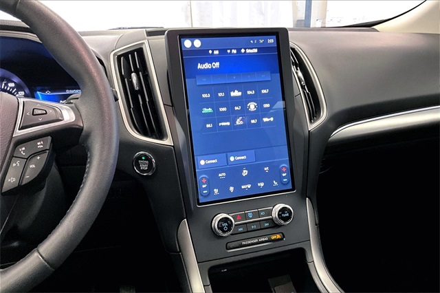 Vehicle image 8 of 32
