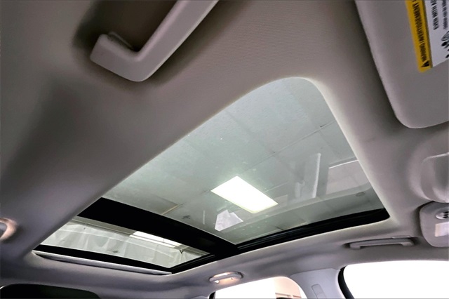 Vehicle image 21 of 32