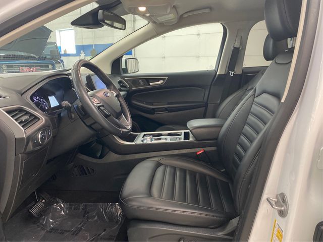 Vehicle image 9 of 23