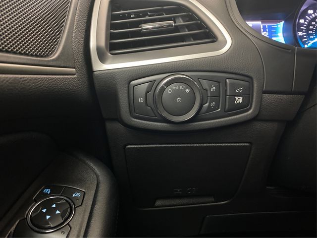 Vehicle image 18 of 23
