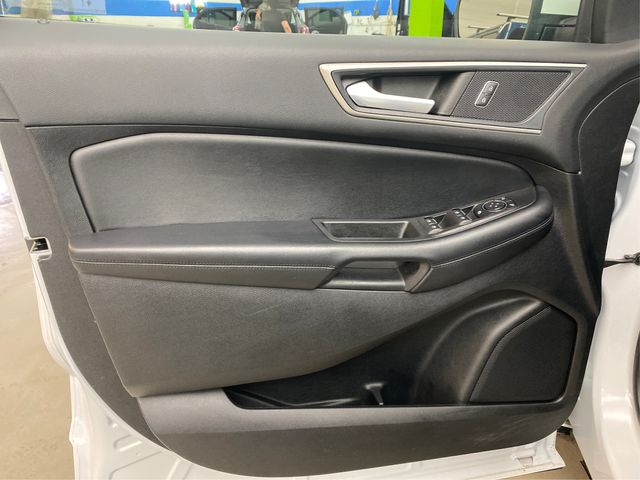 Vehicle image 20 of 23