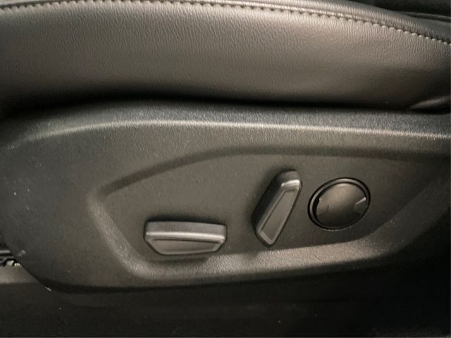 Vehicle image 19 of 23