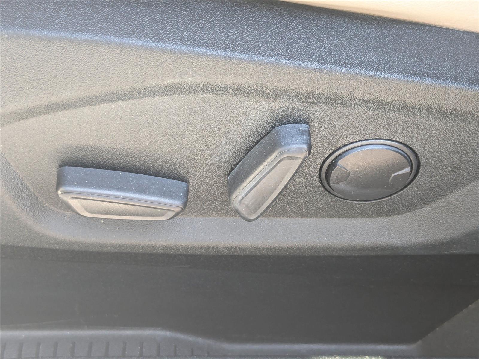 Vehicle image 21 of 30