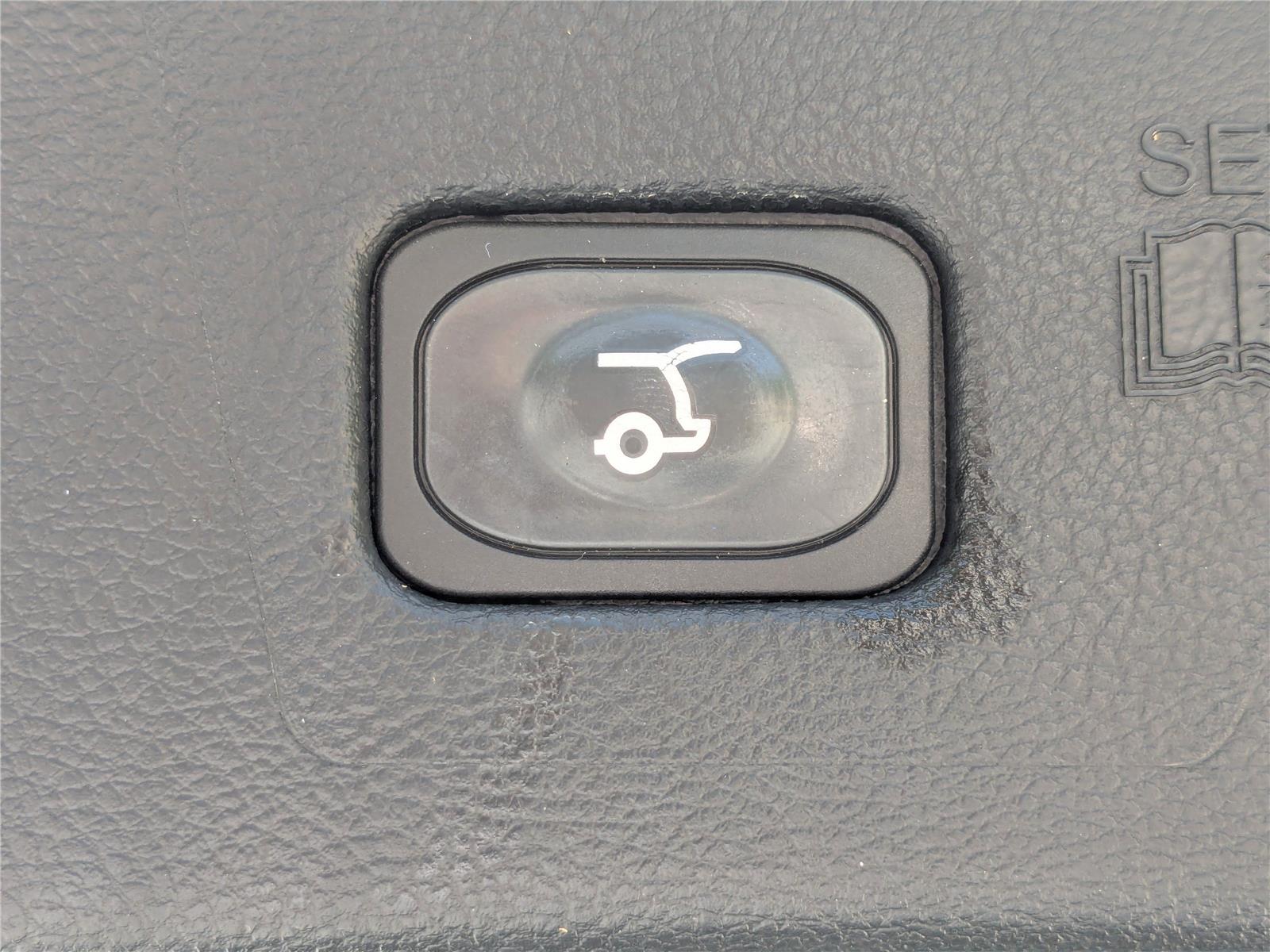 Vehicle image 27 of 30