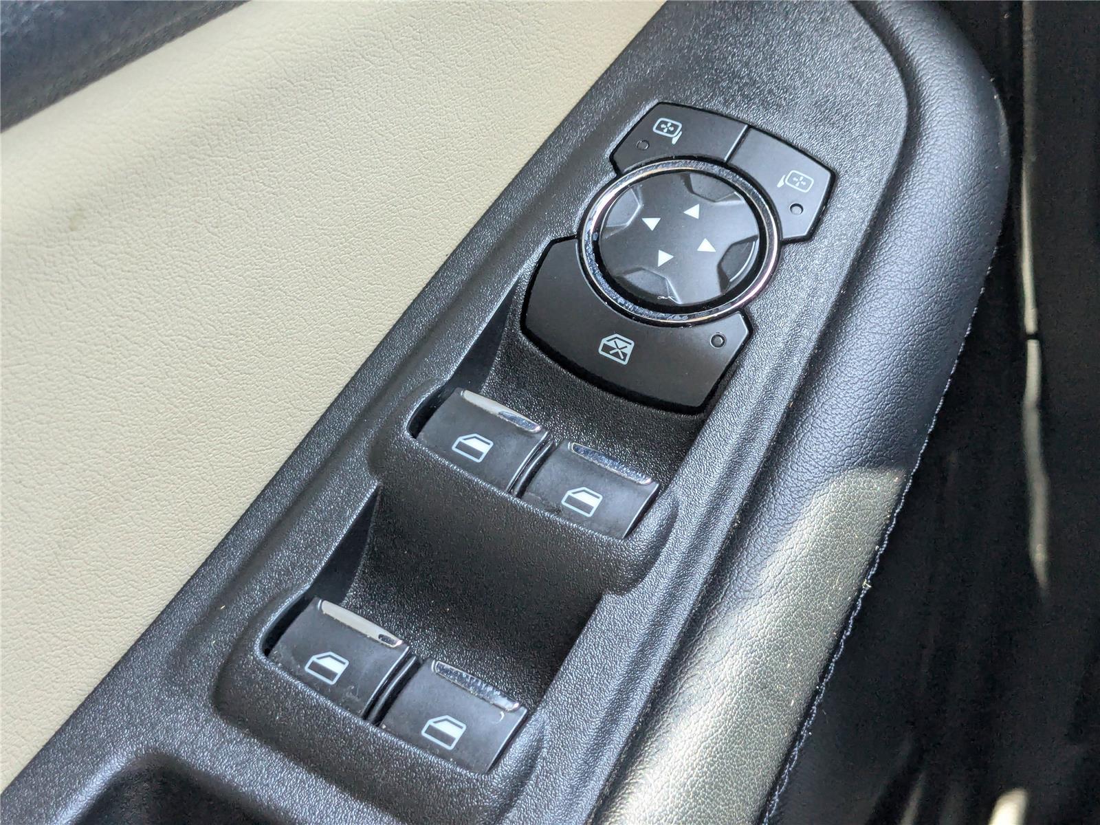 Vehicle image 24 of 30