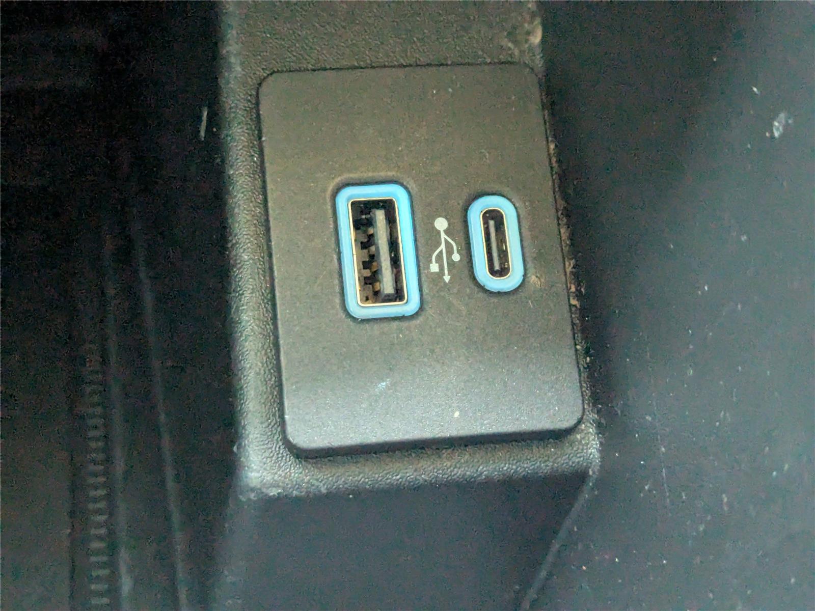 Vehicle image 23 of 30