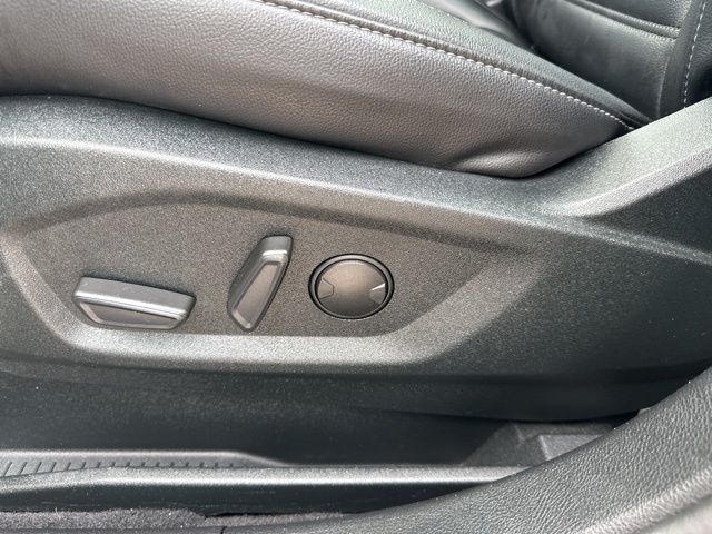 Vehicle image 27 of 47