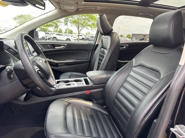 Vehicle image 26 of 47