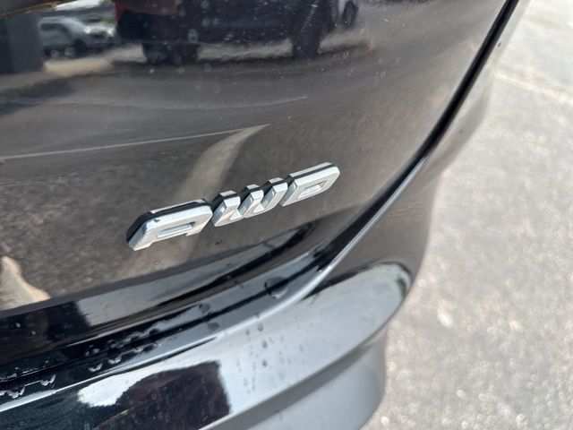 Vehicle image 10 of 47