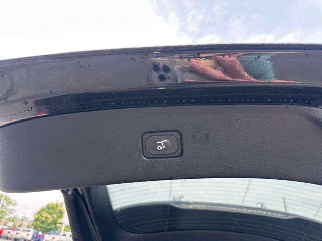 Vehicle image 13 of 47