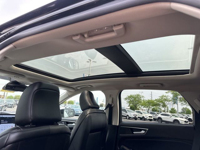 Vehicle image 21 of 47