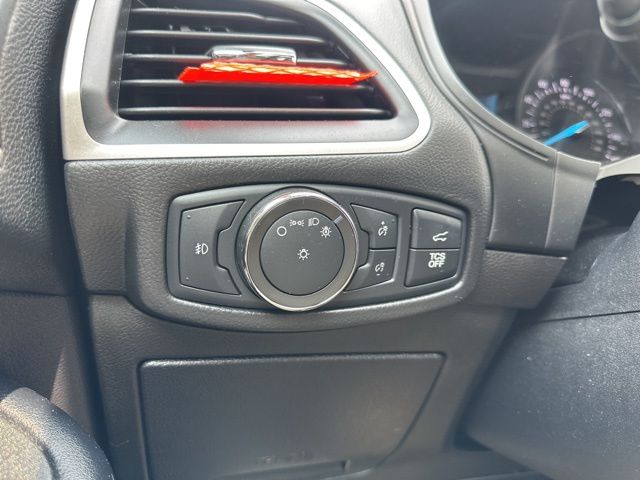 Vehicle image 28 of 47