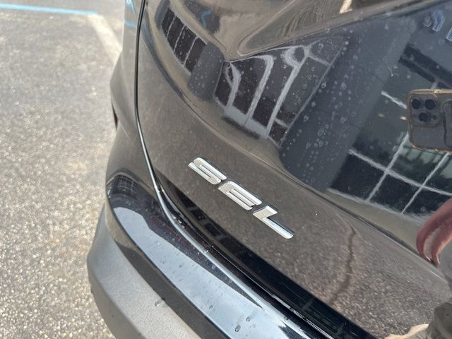 Vehicle image 11 of 47