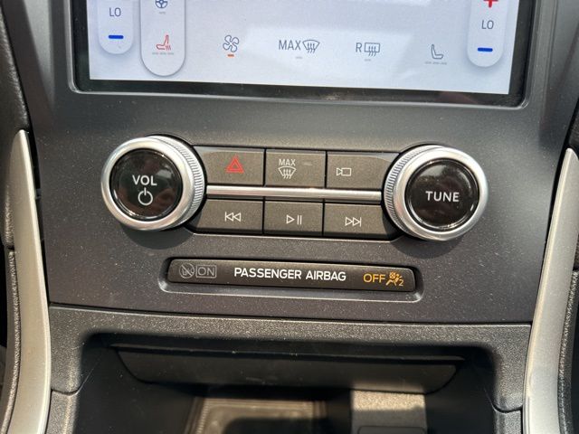 Vehicle image 33 of 47