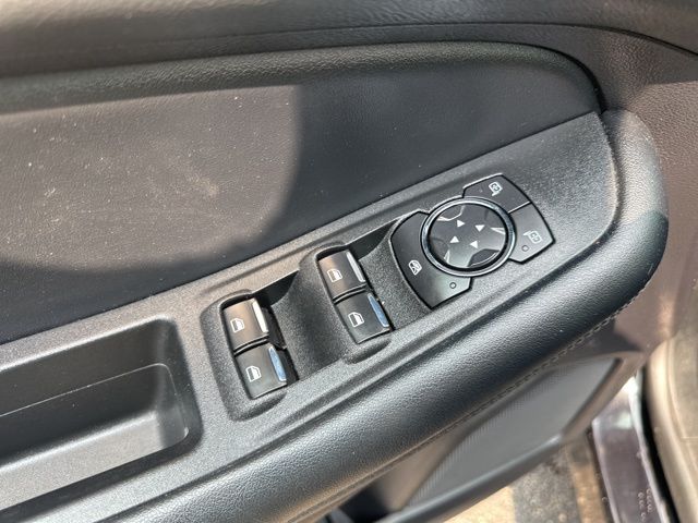 Vehicle image 25 of 47