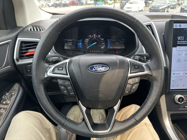 Vehicle image 41 of 47