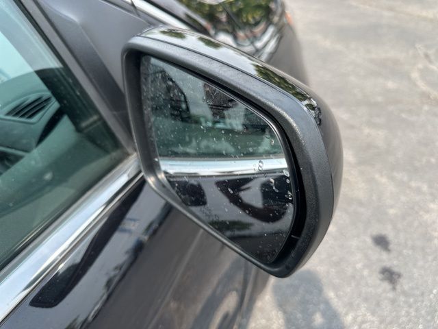 Vehicle image 8 of 47