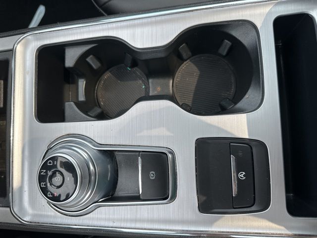 Vehicle image 35 of 47