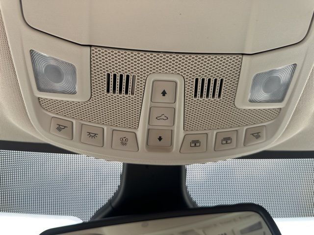 Vehicle image 38 of 47