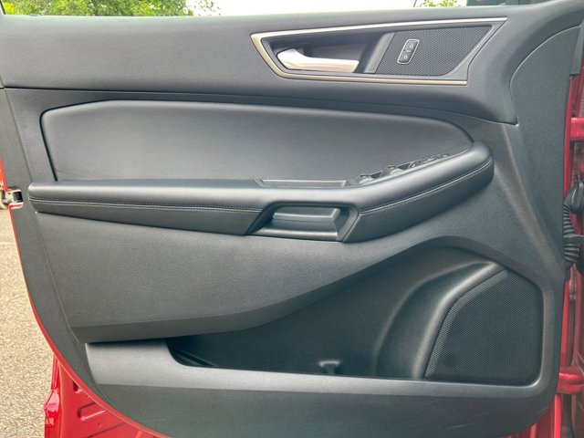 Vehicle image 23 of 35
