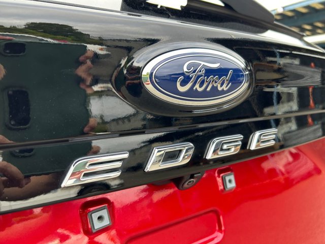 Vehicle image 33 of 35