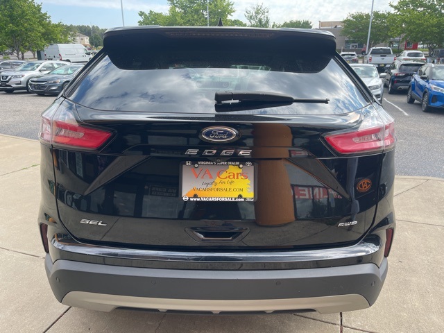 Vehicle image 8 of 17