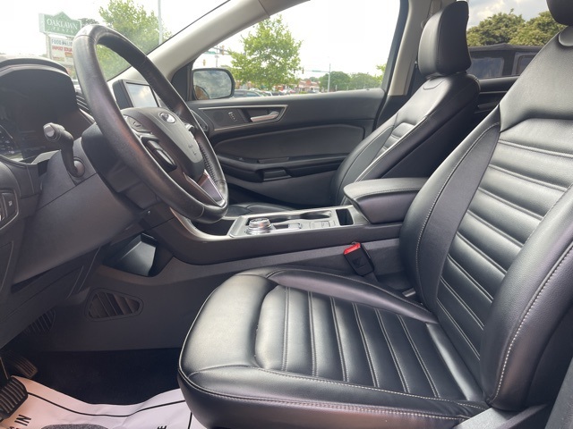 Vehicle image 14 of 17