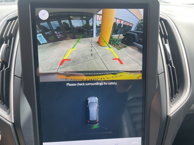 Vehicle image 13 of 17