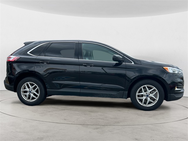 Vehicle image 4 of 25