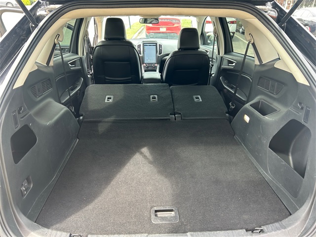 Vehicle image 17 of 25