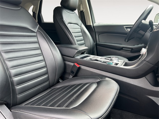 Vehicle image 15 of 25