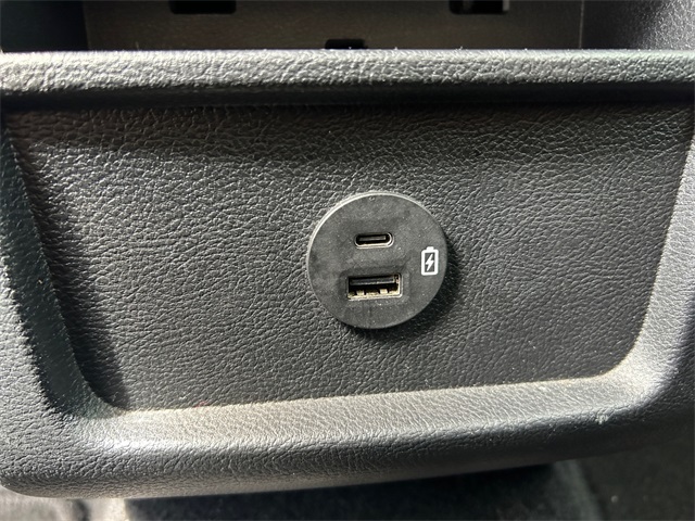 Vehicle image 16 of 25