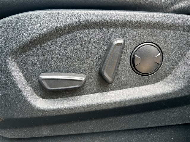 Vehicle image 20 of 25