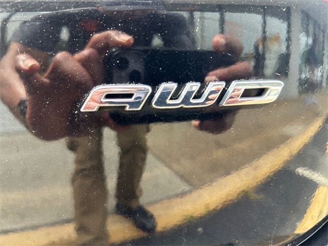 Vehicle image 18 of 25