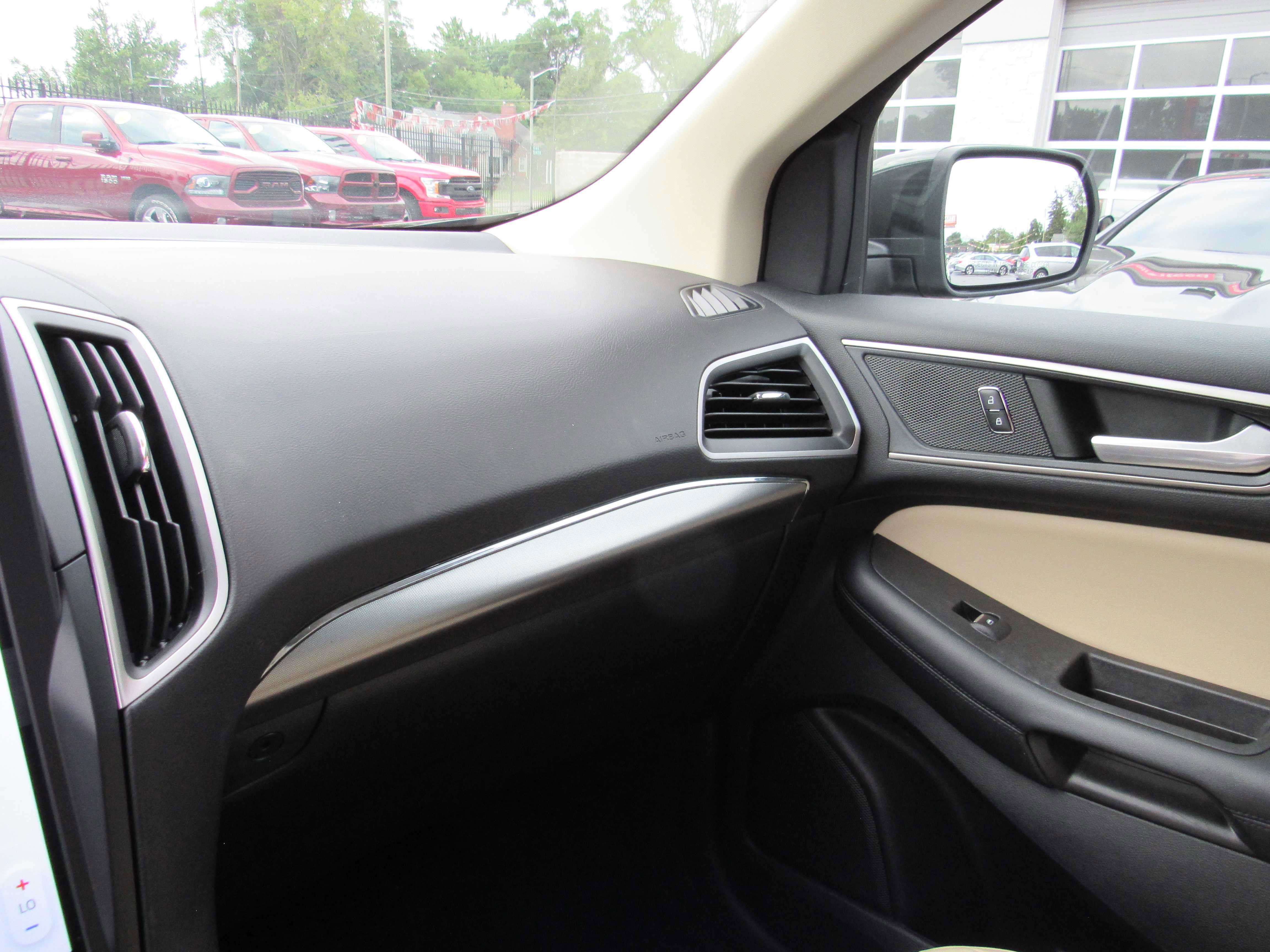 2022 Ford Edge SEL Image 15 of 22