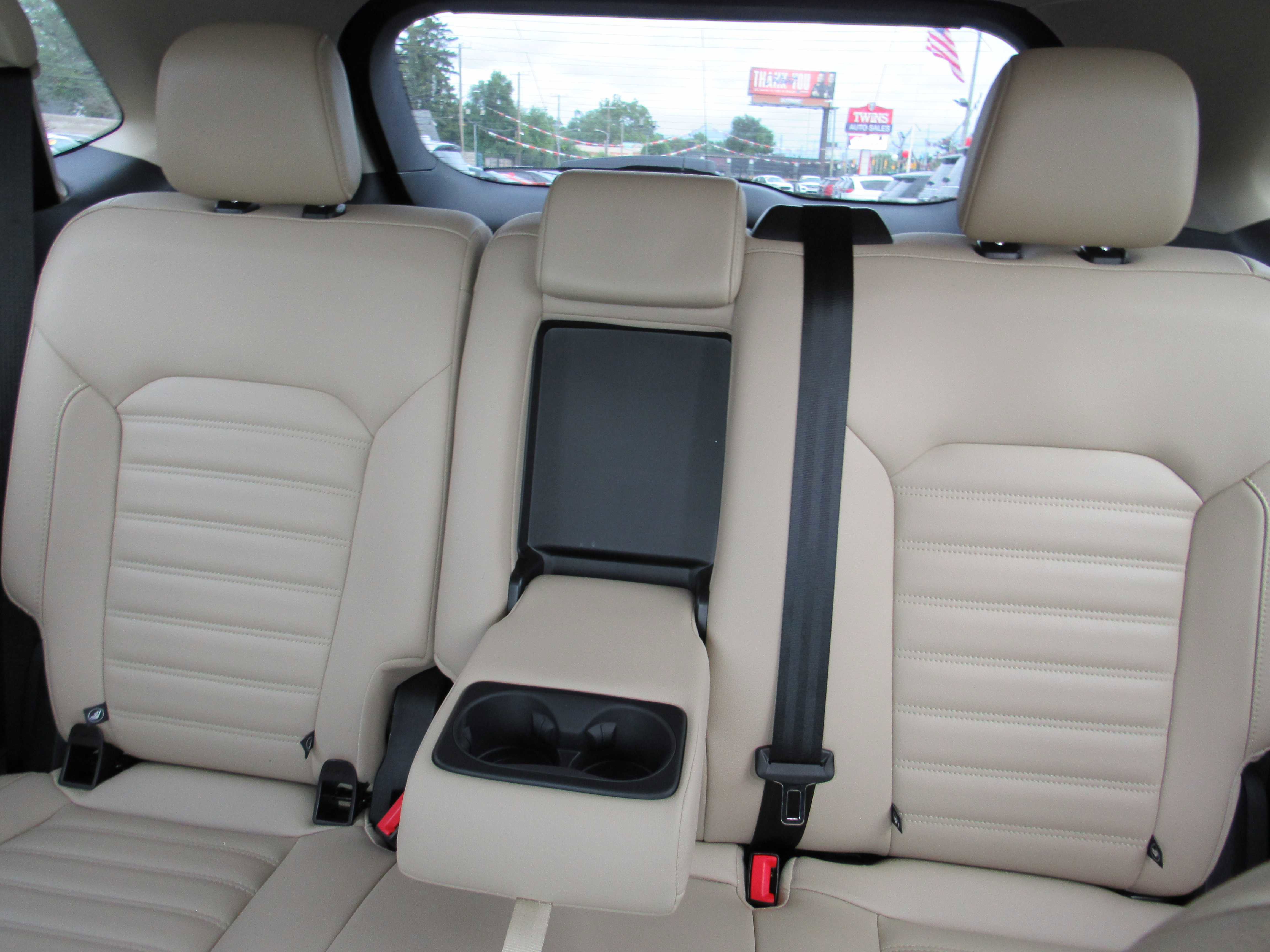 2022 Ford Edge SEL Image 13 of 22