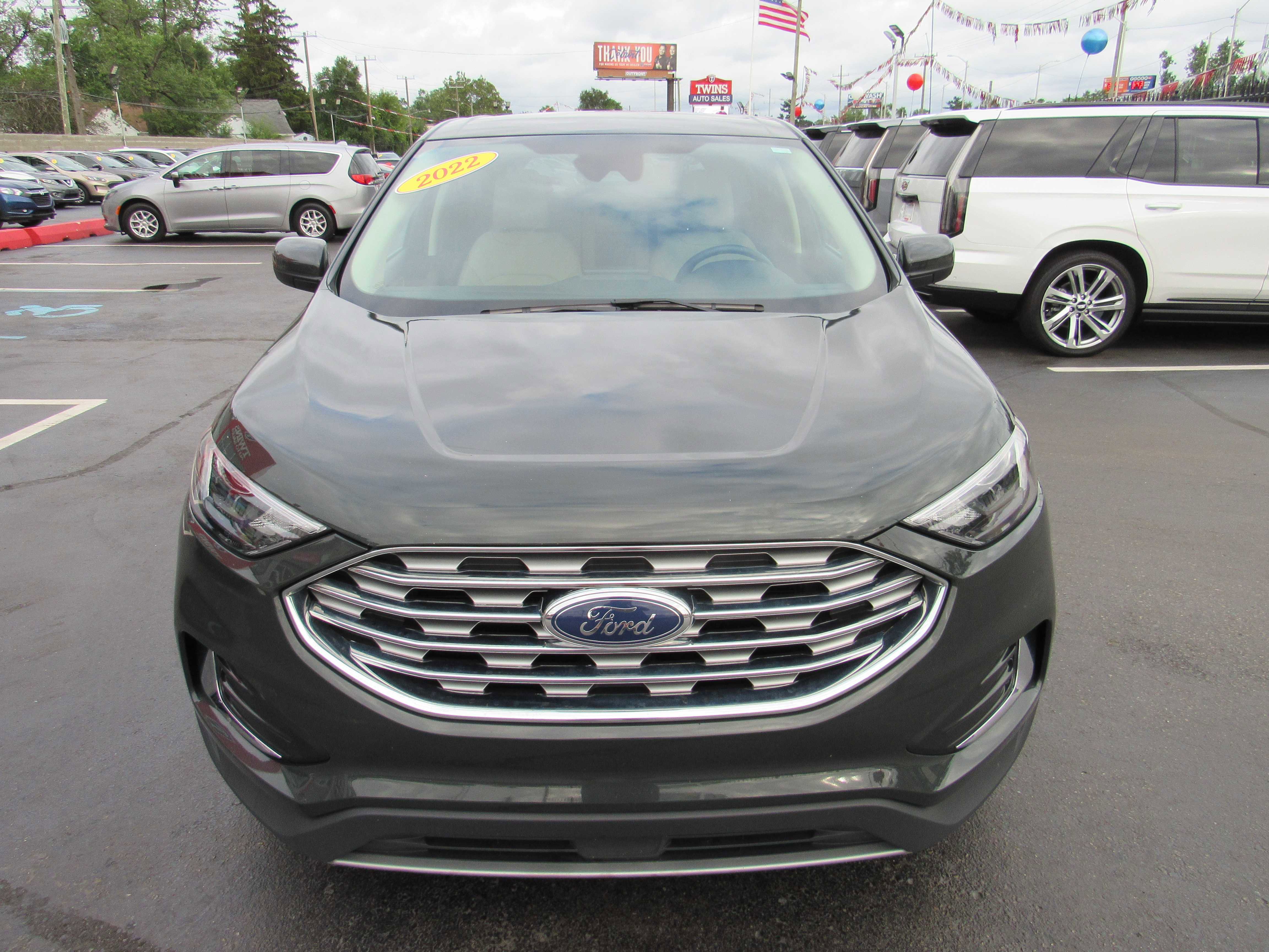 2022 Ford Edge SEL Image 2 of 22