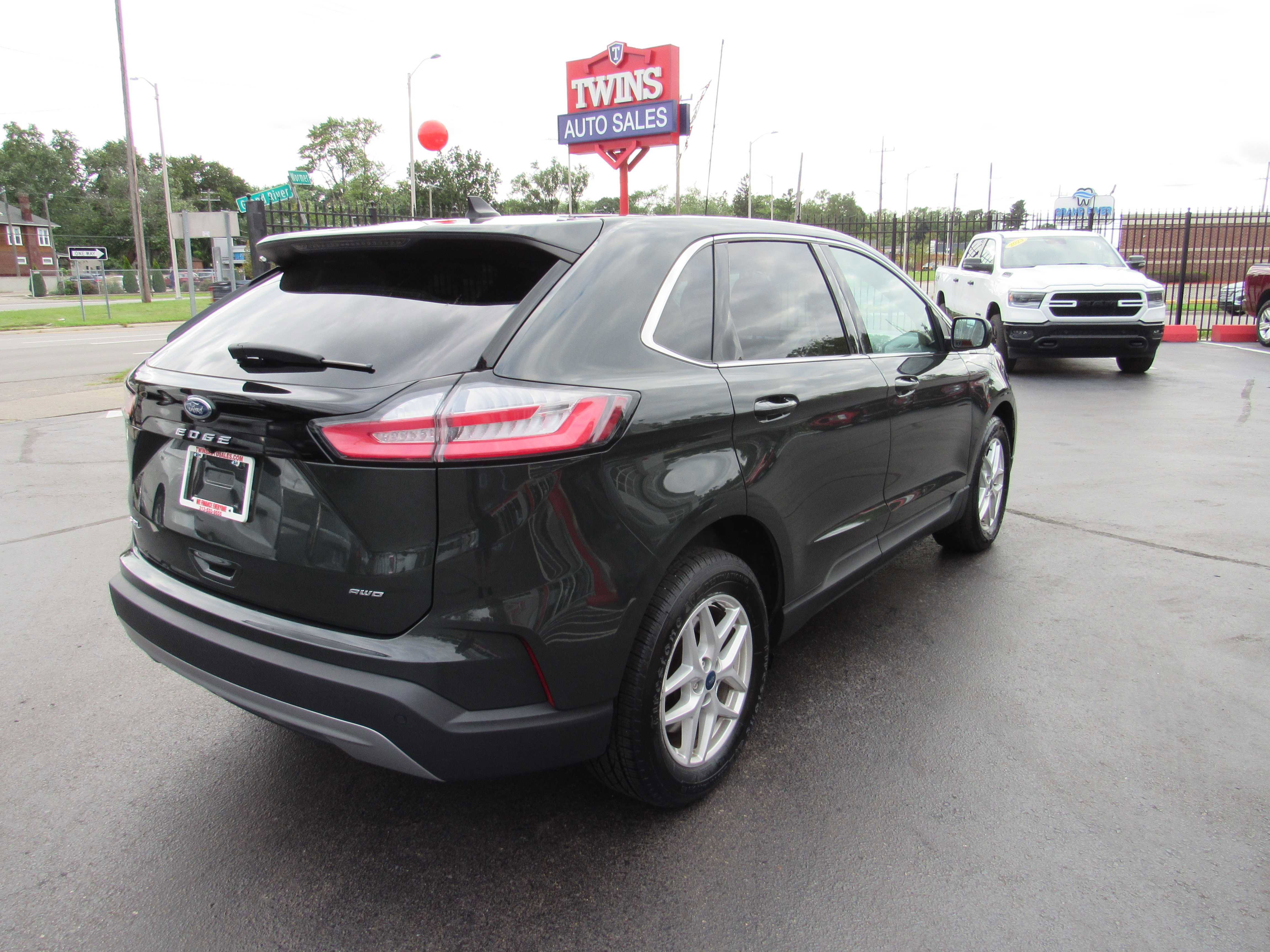 2022 Ford Edge SEL Image 5 of 22