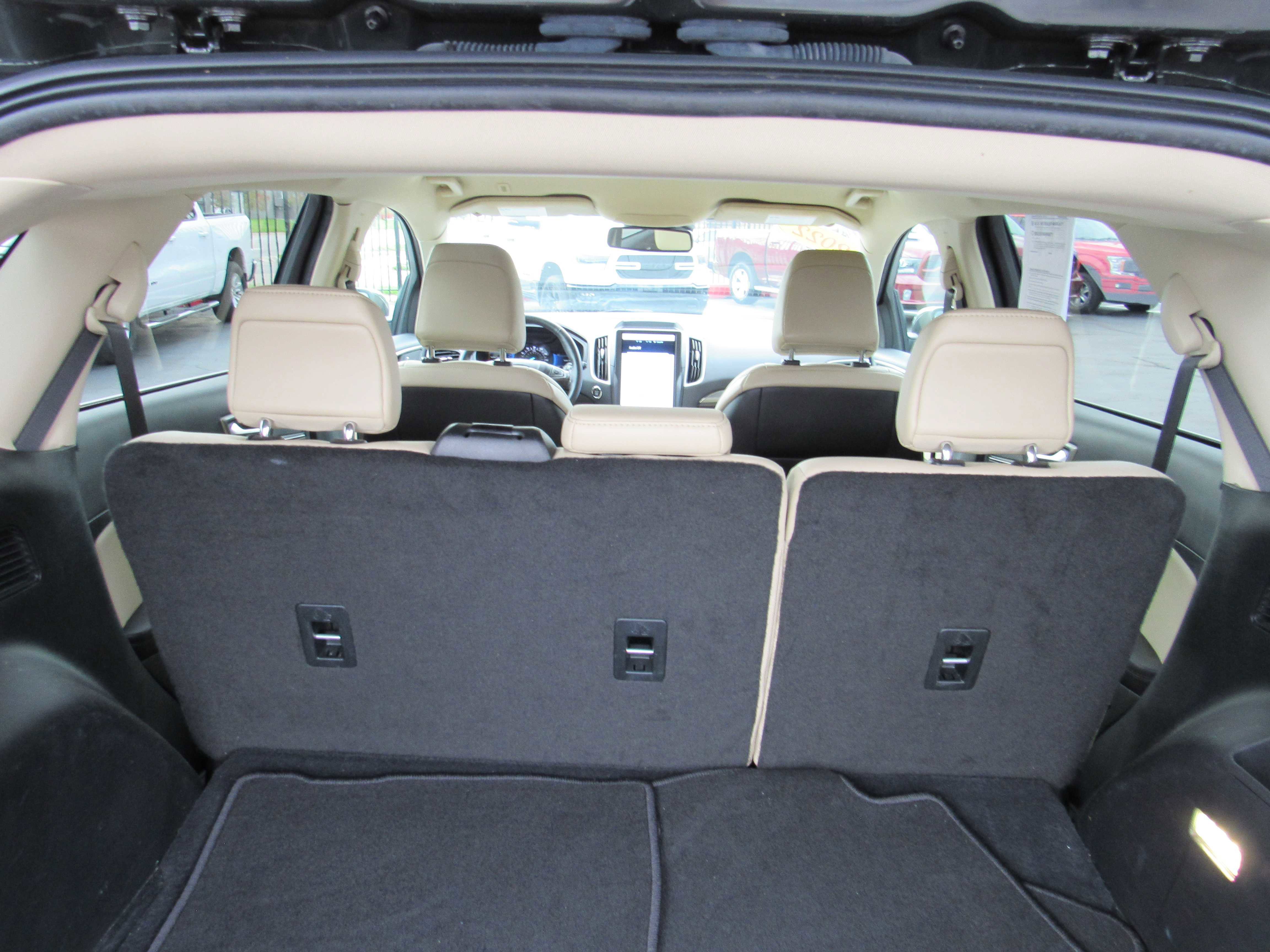 2022 Ford Edge SEL Image 9 of 22