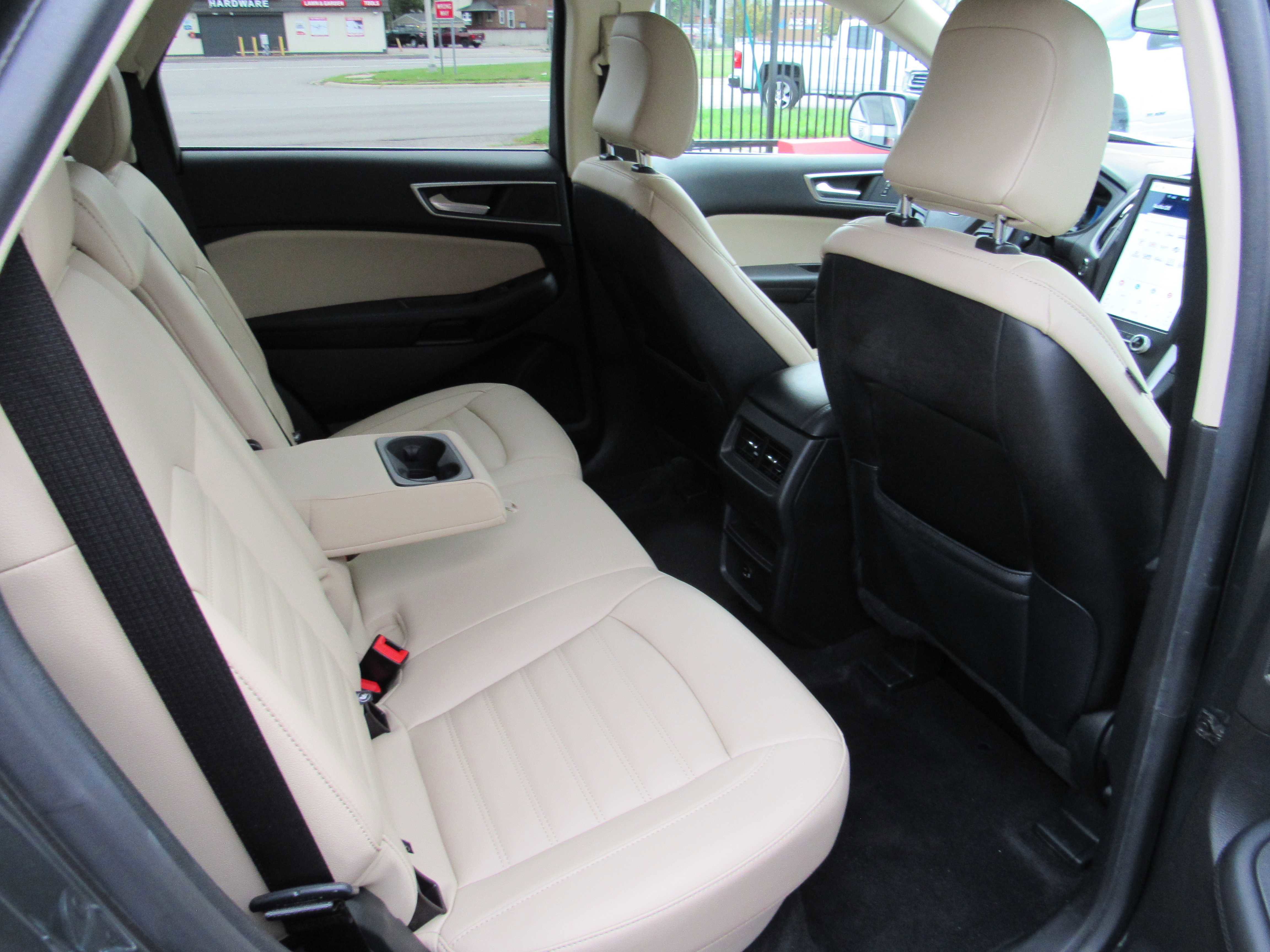 2022 Ford Edge SEL Image 10 of 22